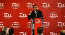 Mourão debatendo em um evento