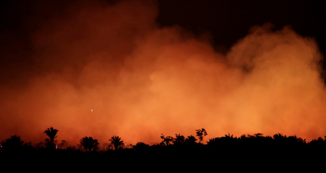 Fumaça decorrente de incêndios na Amazônia clareia céu na região de Humaitá, no Amazonas