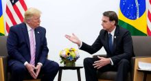 Presidente Jair Bolsonaro conversa com presidente dos EUA, Donald Trump, em Osaka