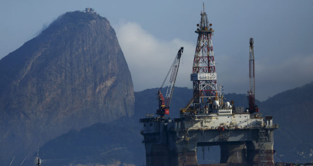 Plataforma de petróleo na Baía de Guanabara, Rio de Janeiro