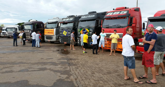 Caminhão Transportes