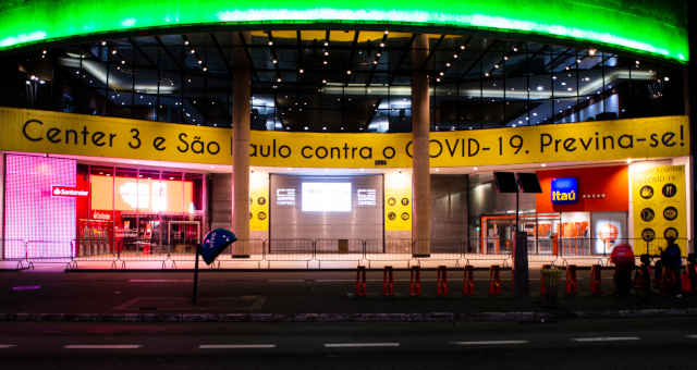 Shopping center Center 3, na Avenida Paulista, fechado pela quarentena do coronavírus