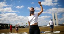 Manifestantes participam de protesto contra o presidente Jair Bolsonaro