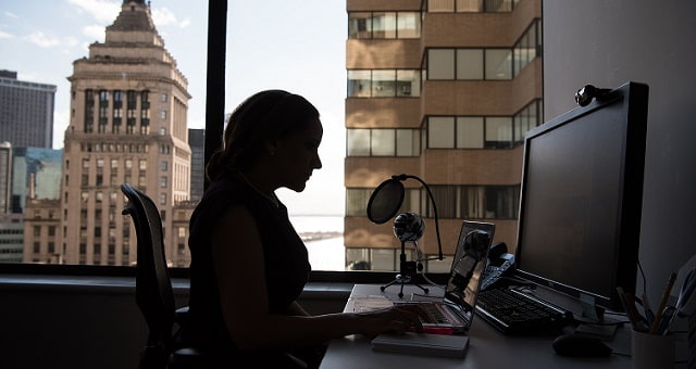 mulher-computador-trabalho