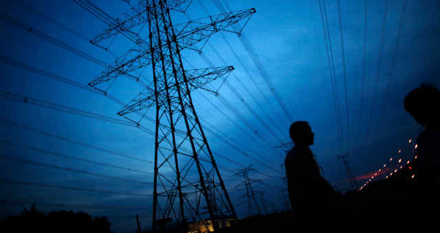 Energia elétrica, transmissão, torre de transmissão