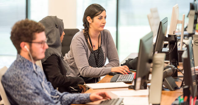 Trainee Estagiários Carreira Escritório Jovens Millennials