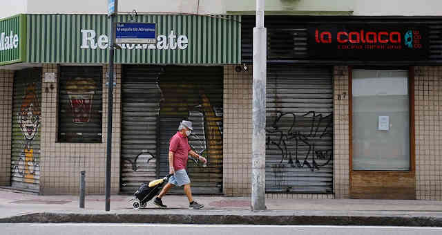 Comércio fechado por causa da pandemia de coronavírus