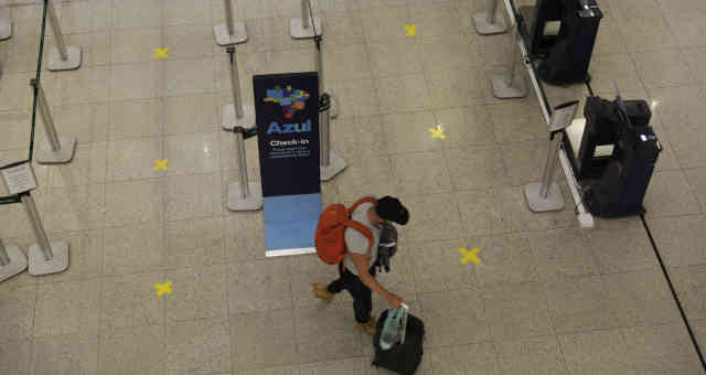 Aeroporto Santos Dumont, Rio de Janeiro, Brasil, 20/05/2020. REUTERS/Ricardo Moraes