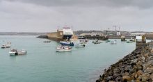 Frota de navios de pesca franceses no litoral da llha de Jersey