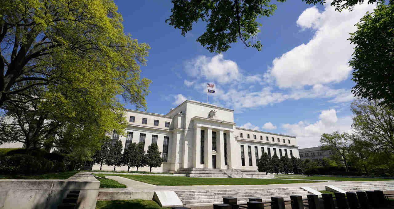 Prédio do Federal Reserve recessão estados unidos eua curva juros títulos americanos fed funds emprego inflação jerome powell