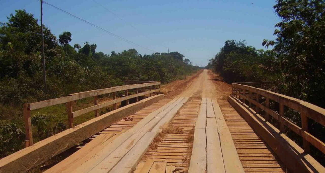 BR 319 liga Manaus a Porto Velho e ao resto do País