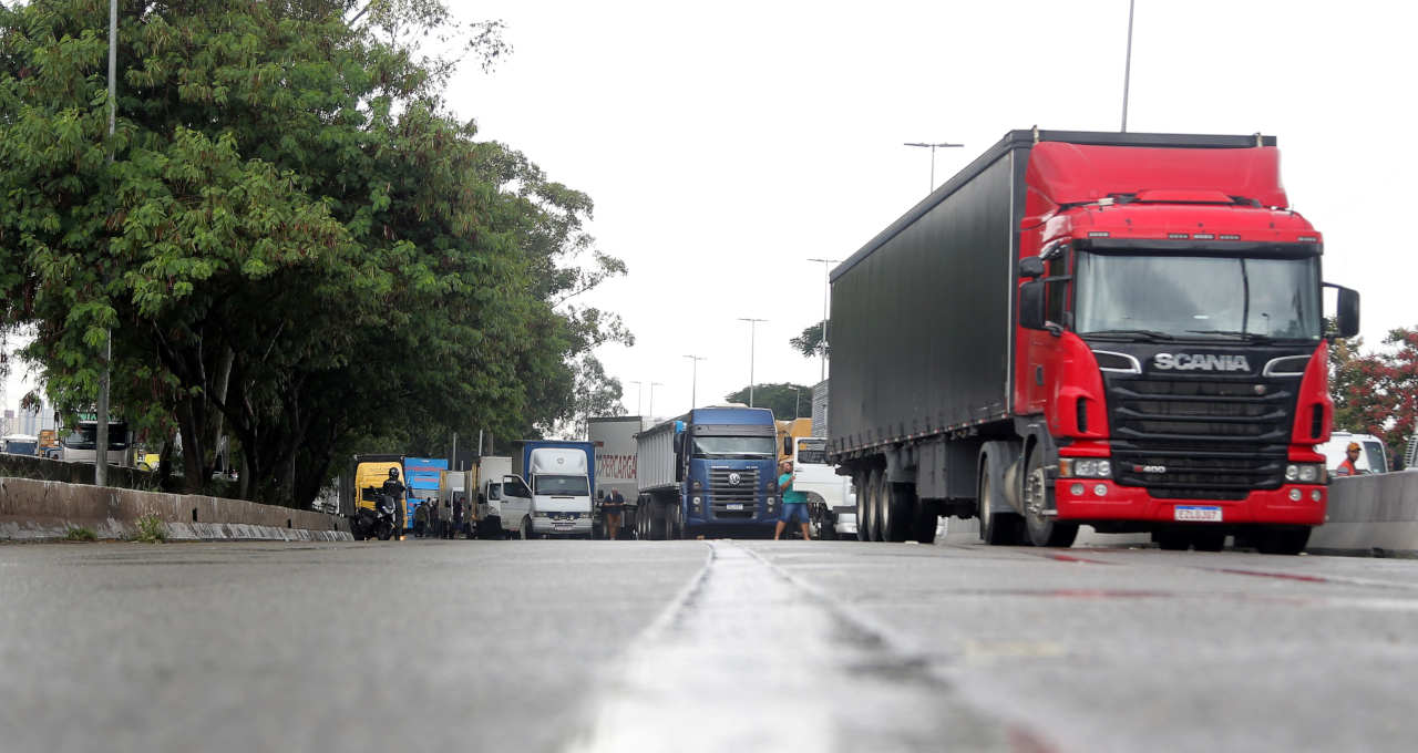 Movimento de caminhões