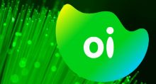 Logo da Oi em Verde com luzes verde neon próximas