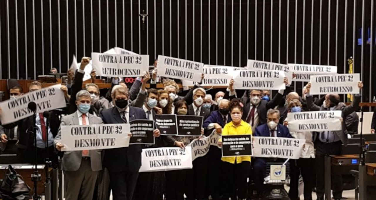 Protesto da oposição contra a reforma administrativa