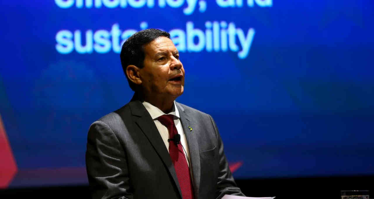 O vice-presidente Hamilton Mourão durante palestra na Expo Dubai 2020.