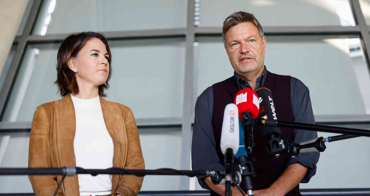 Líderes dos Verdes alemães Annalena Baerbock e Robert Habeck durante pronunciamento em Berlim 06/10/2021