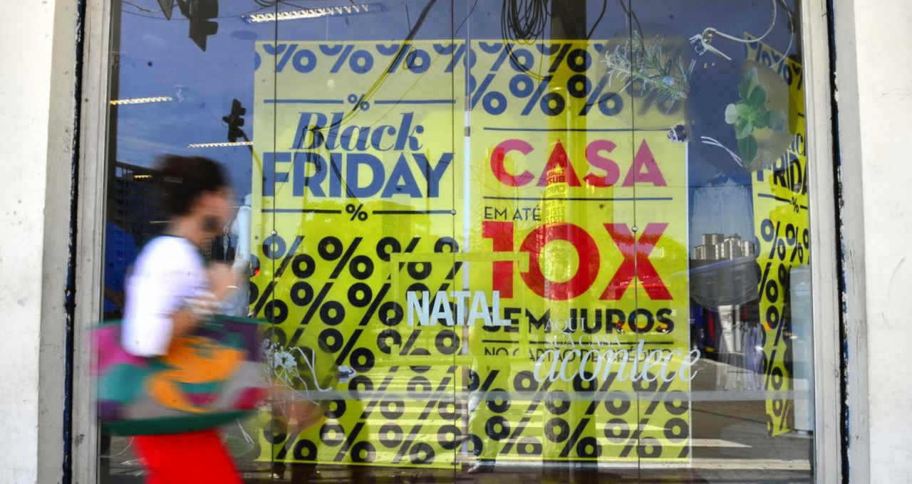 Loja com promoção de Black Friday