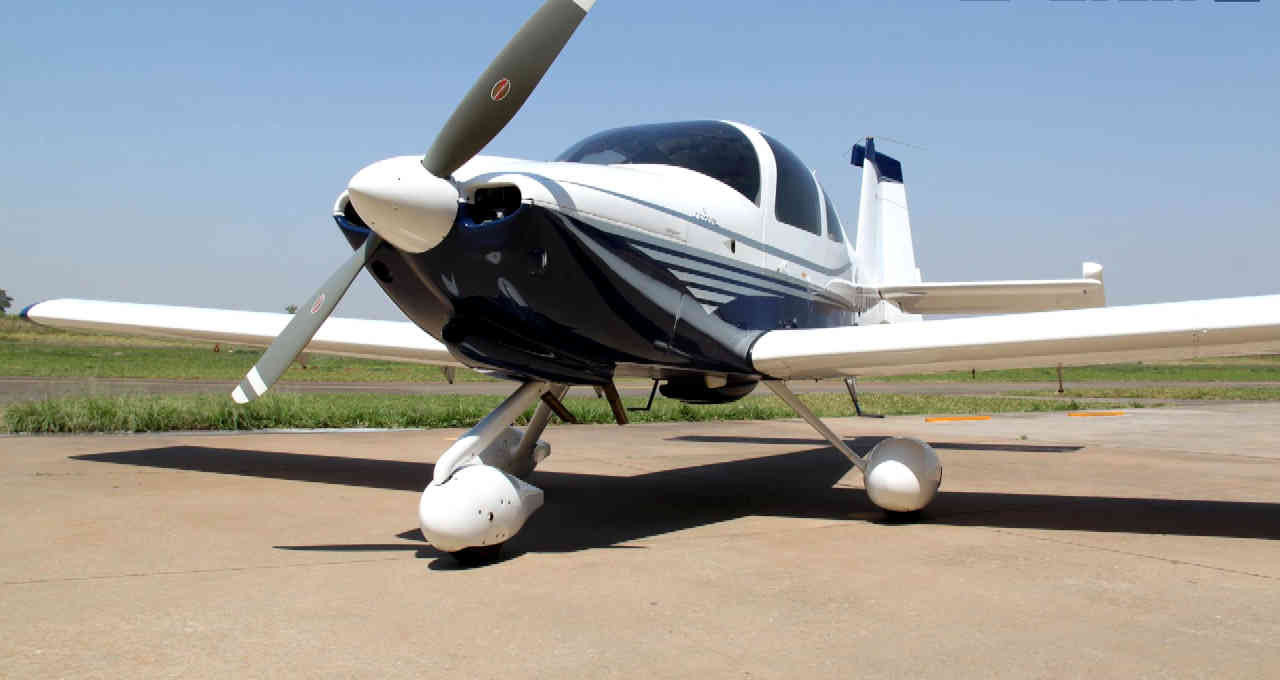 Avião RV-10, semelhante ao que desapareceu na Argentina