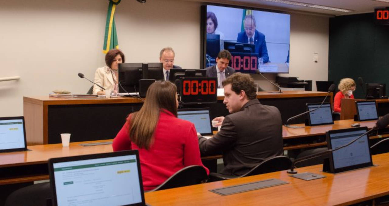 Grupo de trabalho reunido na quarta durante a leitura do parecer de Moreira