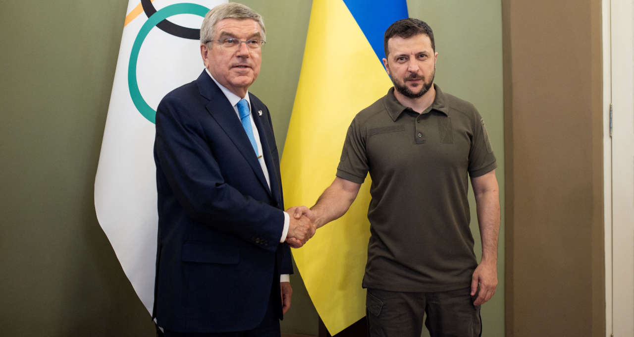 Volodymyr Zelenskiy, e presidente do COI, Thomas Bach