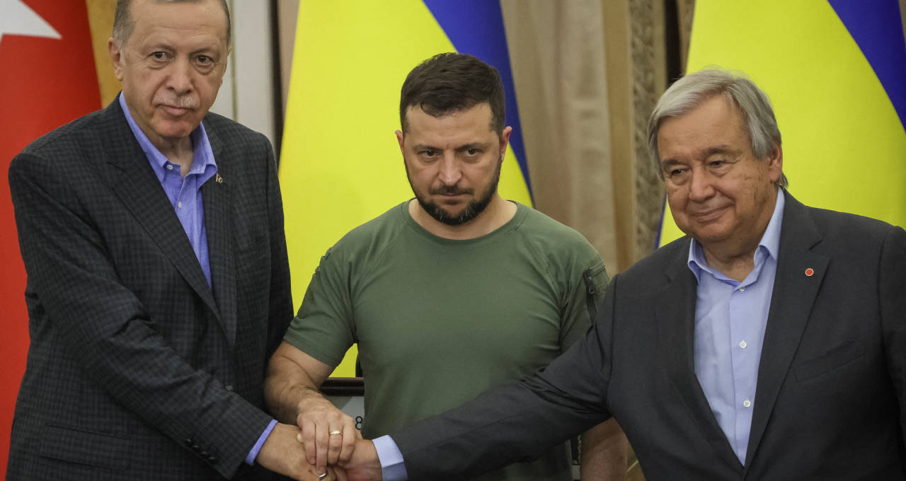 Erdogan, Zelenskiy e Guterres em Lviv