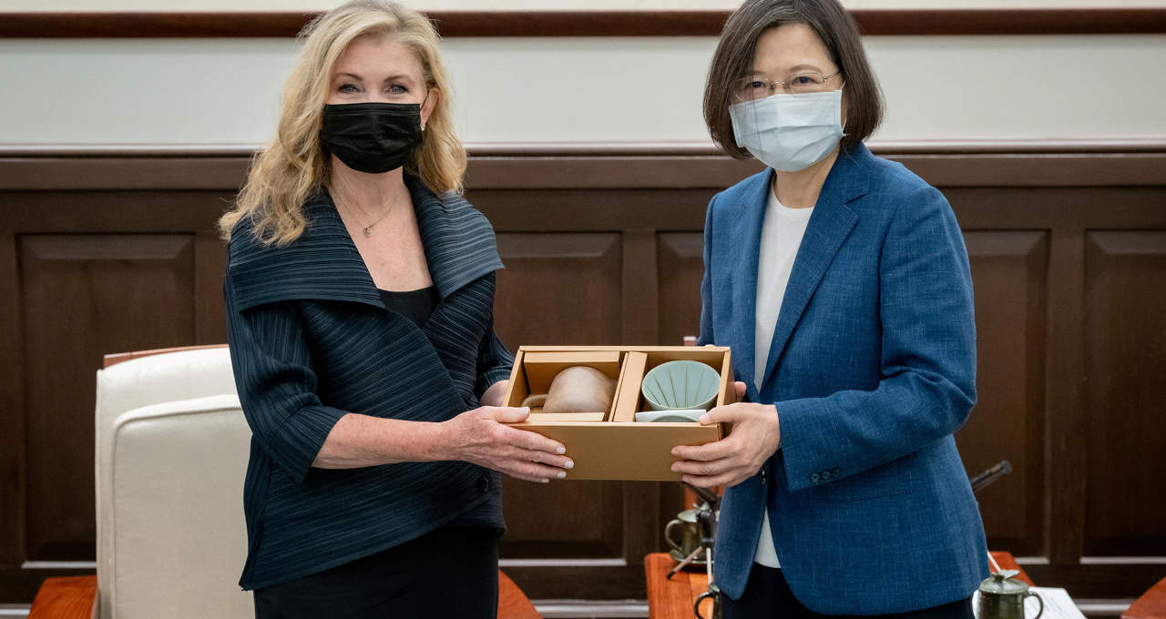 Senadora dos EUA Marsha Blackburn e a presidente de Taiwan, Tsai Ing-wen