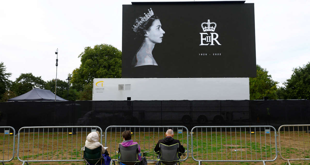 Preparativo para funeral da rainha Elizabeth em Londres