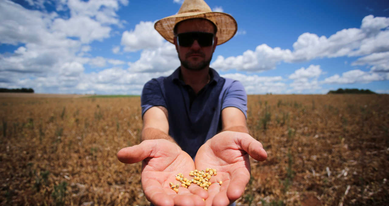 Produtor em lavoura no Rio Grande do Sul