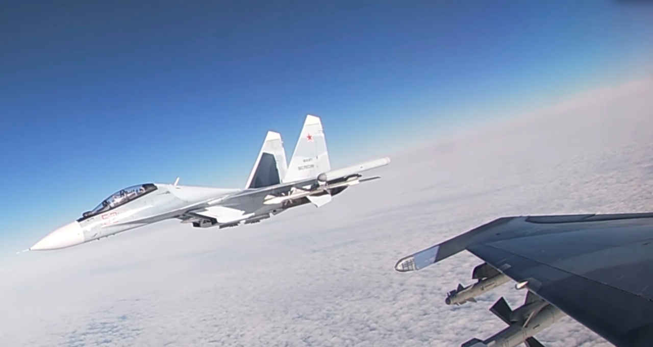 Caça russo Su-30SM durante exercício militar conjunto com Força Aérea de Belarus