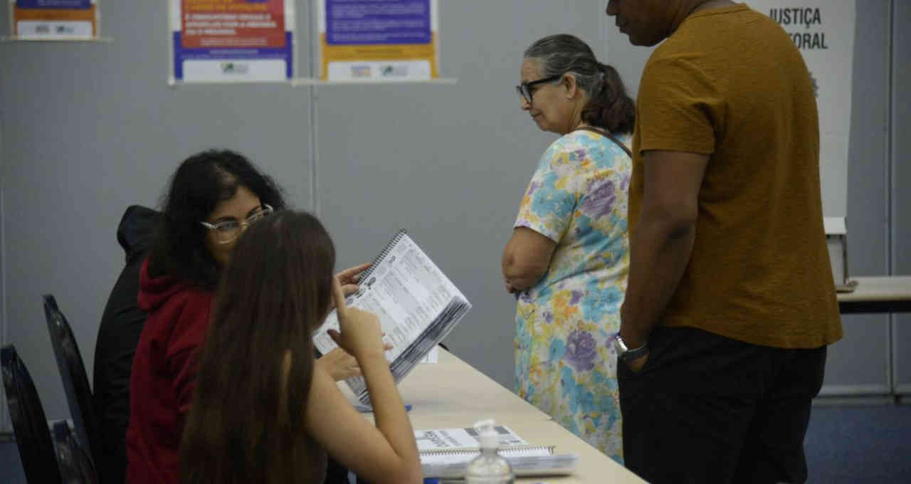 eleições eleição 2022 primeiro turno votação seção eleitoral eleitores mesários