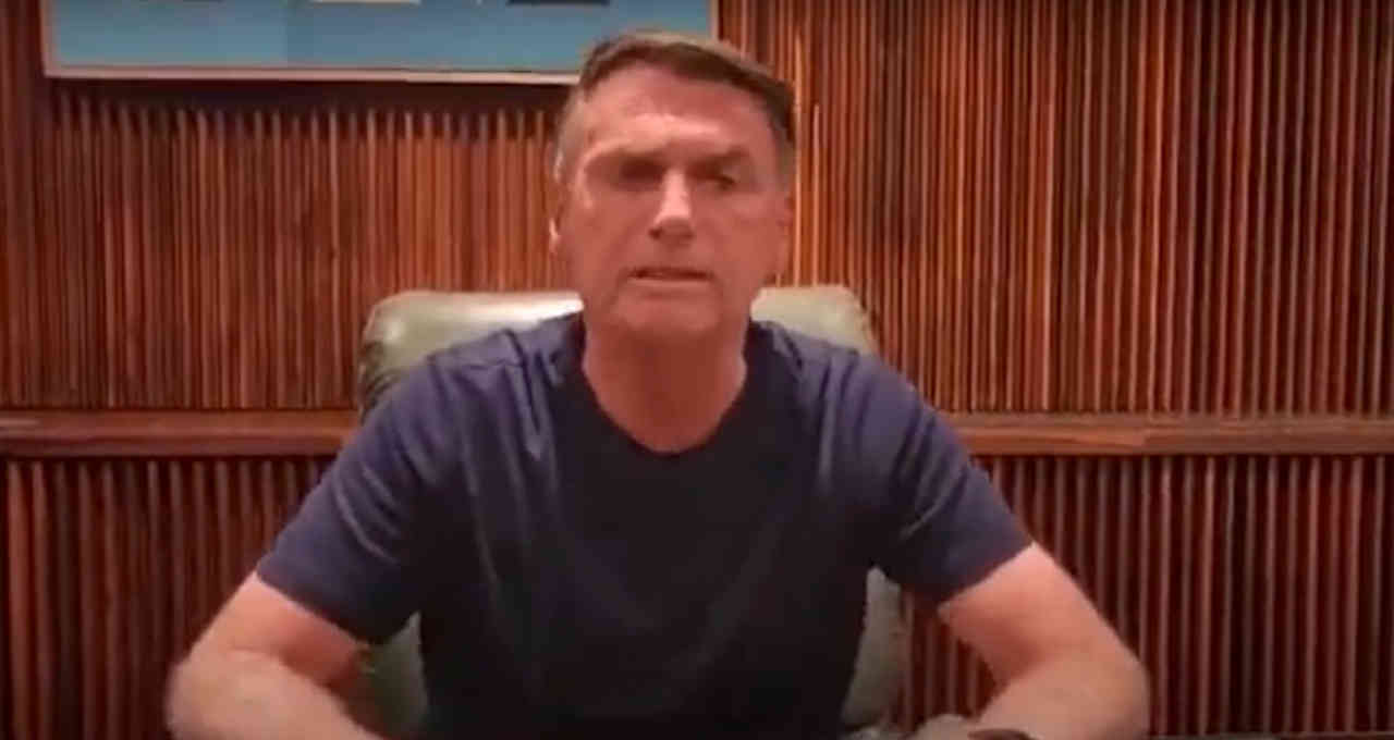 Jair Bolsonaro pede fim bloqueios rodovias estradas caminhoneiros vídeo eleições eleição 2022 Polícia Rodoviária Federal Lula