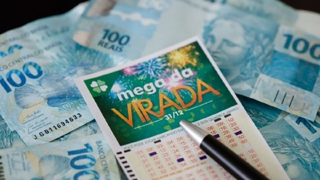 Mega da Virada com notas de cem reais