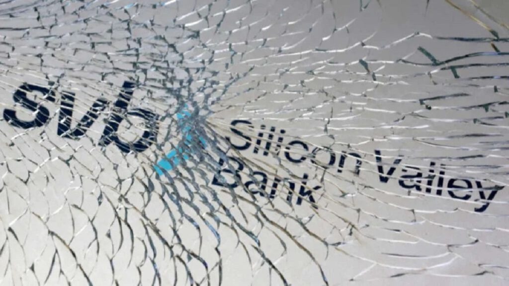 banco silicon valley bank atrás de vidro quebrado