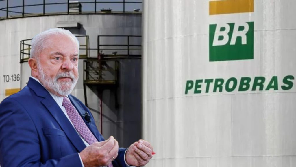 Lula na frente de logo da Petrobras