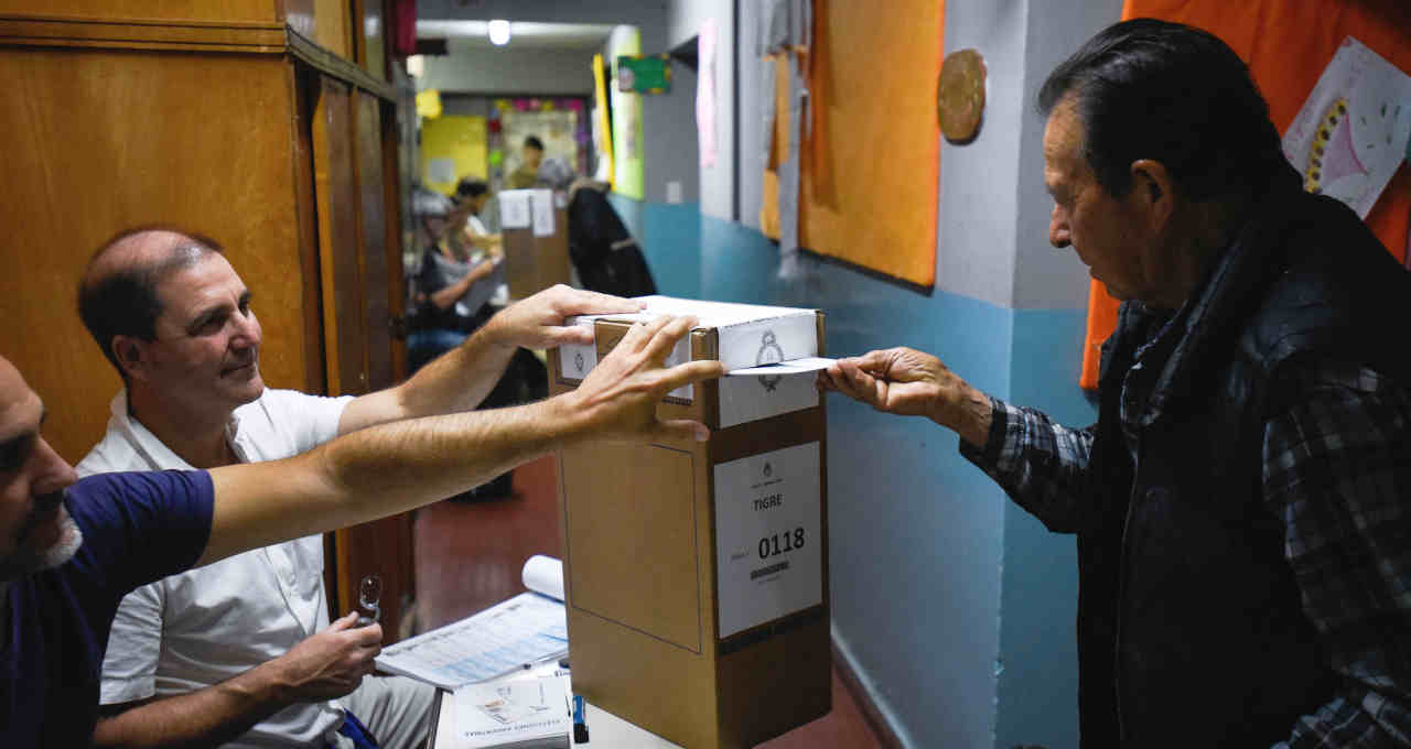 Argentina eleições presidente primeiro turno domingo 22 outubro 2023 eleitores votação javier milei 