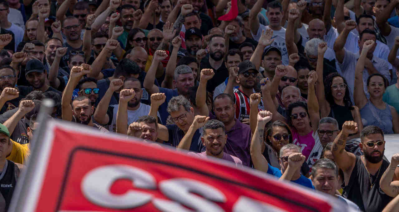 General Motors GM Brasil demissões greve metalúrgicos layoff assembleia 23 de outubro 2023 tempo indeterminado sindicato