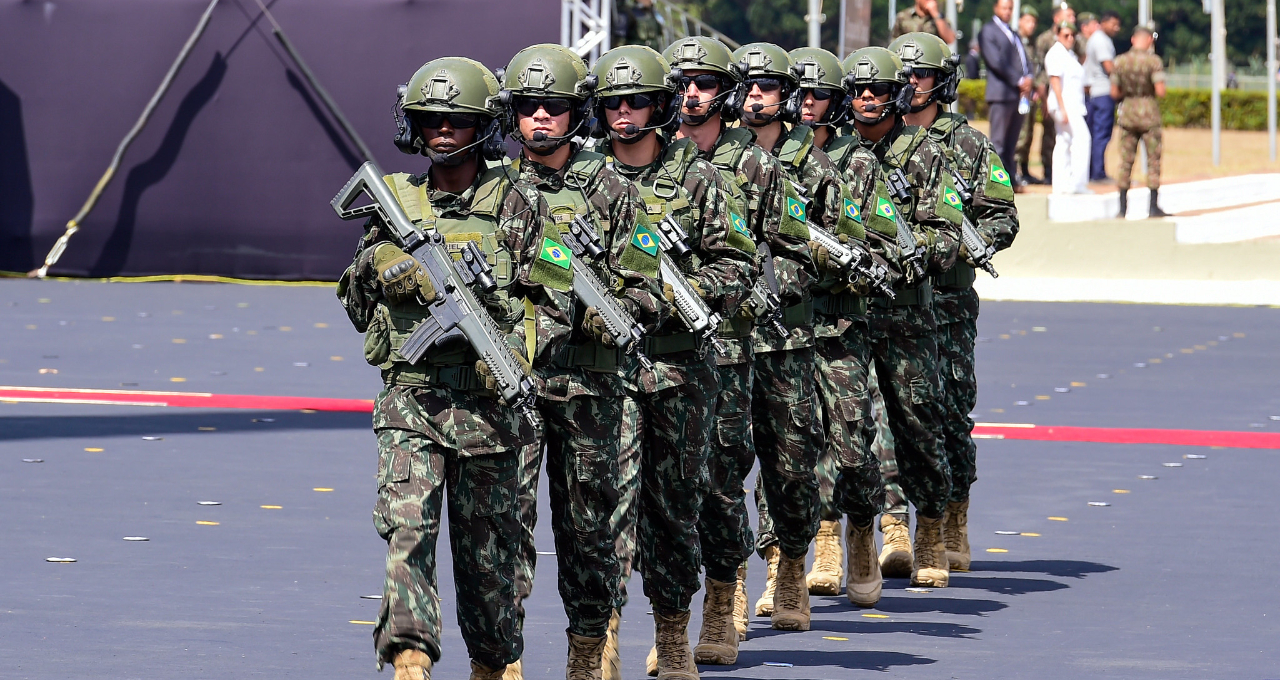 Militares são alvo da indústria de armas após regulamentação