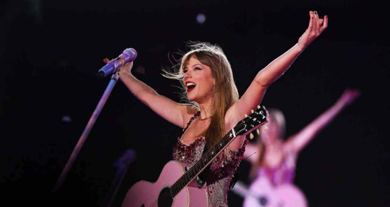 Taylor Swift paródia blackstone blackrock ceo steve schwarzman vídeo fim de ano 2023 natal festas