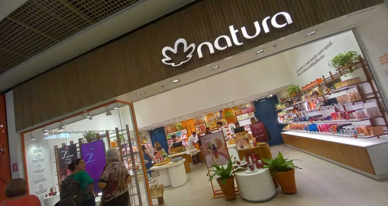 Natura estuda separar operações Avon duas empresas distintas independentes possível NTCO3