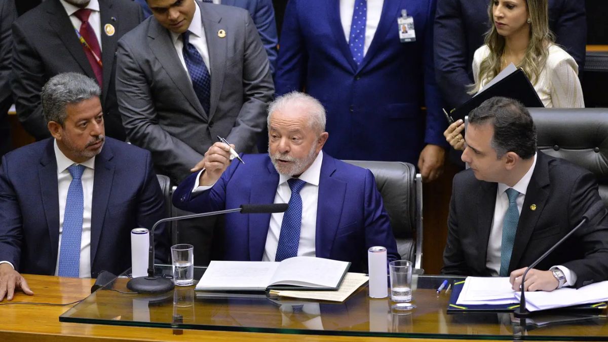 Pacote fiscal: Lula se reúne com Lira e Pacheco nesta quarta (27) e pode acionar gatilho para bolsa; veja 2 ações para surfar o corte de gastos