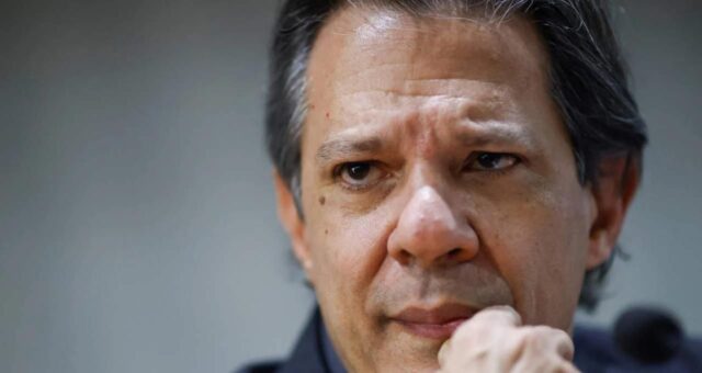 Haddad diz que Bolsonaro pode estar por trás de notícias falsas sobre Pix por ter sido alvo da Receita