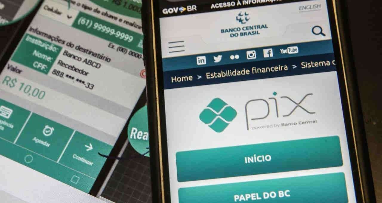 Federação Brasileira de Bancos divulgou comunicado com alerta sobre fake news divulgadas nas redes sociais envolvendo o PIX.